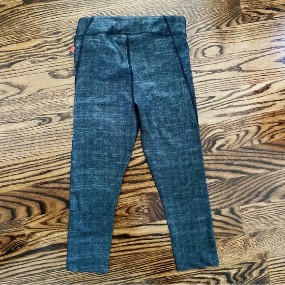 Under Armour - Cropped Leggings in Grey - Picture 4 of 8